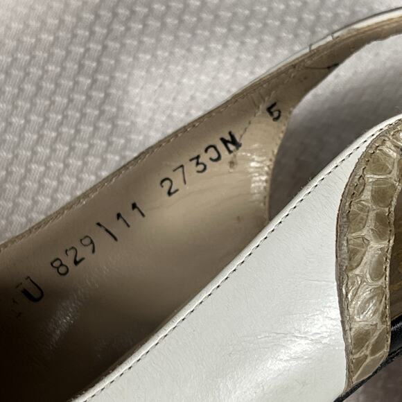 Vintage Salvatore Ferragamo White and Black Slingback Heels. Size 5 B - Picture 10 of 13